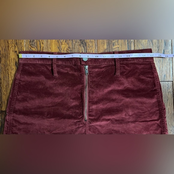 MADEWELL Stretch Velveteen Straight Zip Mini Skirt in Dark Cabernet Red Size 30 - Picture 7 of 11